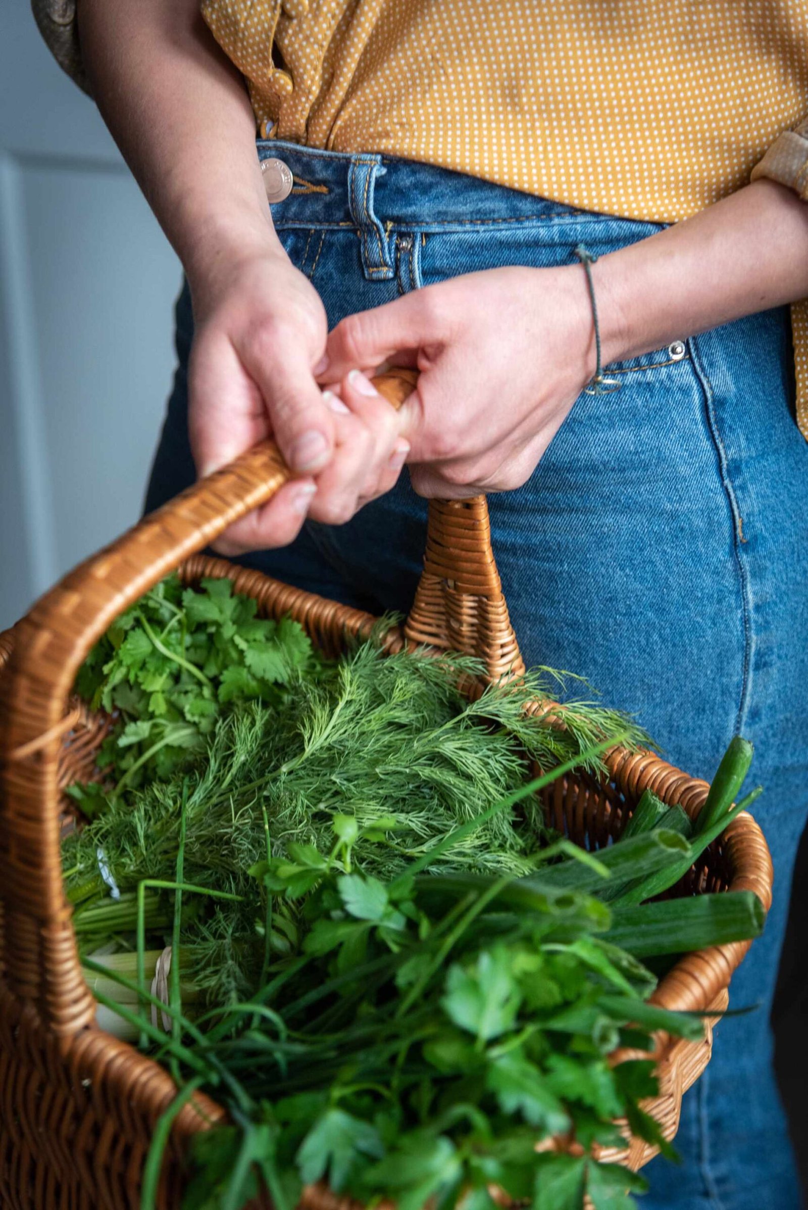 Women-with-basket-of-herbs